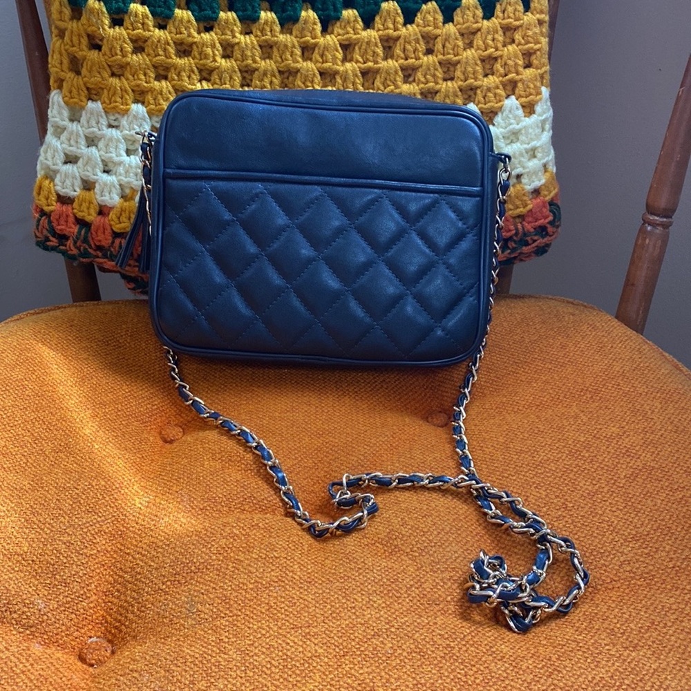 VTG Navy Quilted Leather Purse Gold Woven Chain Strap